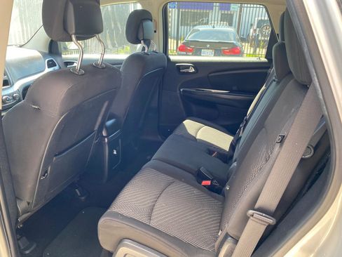 Used 2014 Dodge Journey SXT w/ Flexible Seating Group FWD image 9