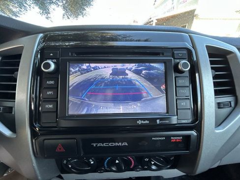 Used 2015 Toyota Tacoma PreRunner image 18