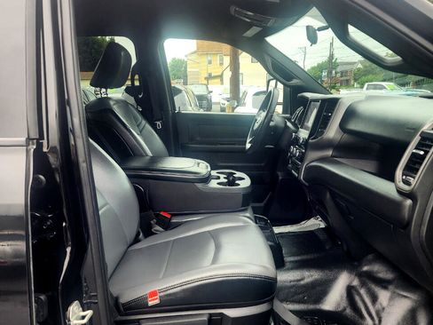 Used 2024 RAM 2500 Tradesman w/ Chrome Appearance Group image 12