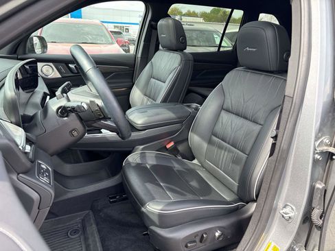 Used 2025 Buick Enclave Avenir w/ Super Cruise Package image 12