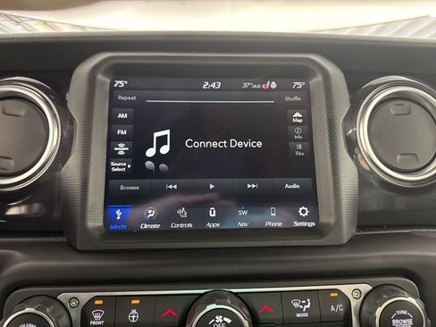 Used 2022 Jeep Wrangler Unlimited Sahara image 18