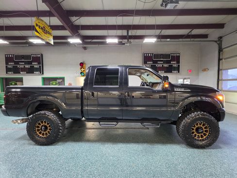 Used 2015 Ford F250 Lariat w/ Lariat Interior Package image 5