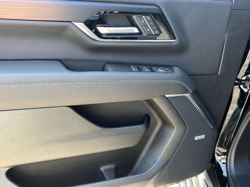 New 2026 GMC Yukon Denali w/ Denali Reserve Package AWD/4WD image 18