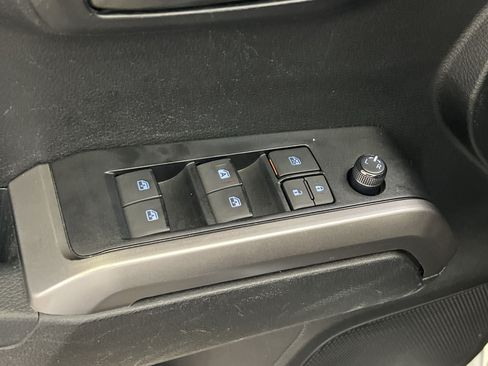 Used 2022 Toyota Tacoma SR5 AWD/4WD image 14