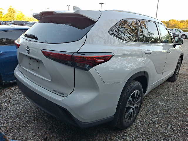Used 2021 Toyota Highlander XLE AWD/4WD image 5