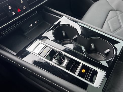 Used 2024 Volkswagen Atlas Cross Sport SE w/ Panoramic Sunroof Package image 23