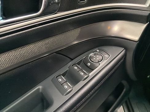 Used 2018 Ford Explorer XLT AWD/4WD image 11