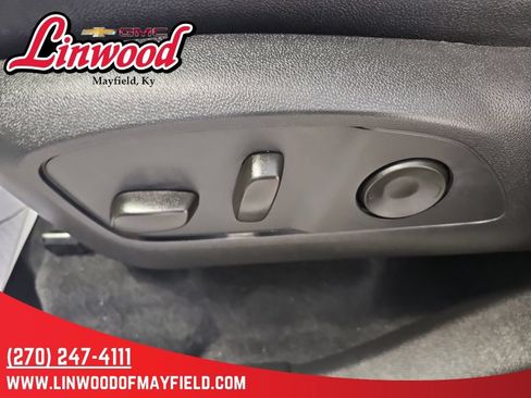 Used 2026 Chevrolet Traverse LT FWD image 19