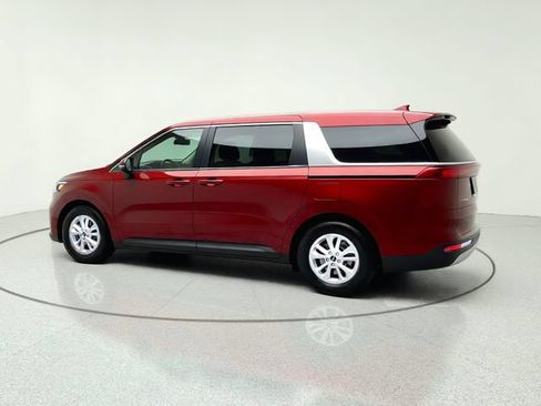 Certified 2023 Kia Carnival LX FWD image 3