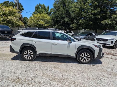 Certified 2024 Subaru Outback Premium AWD/4WD image 3