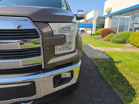 Used 2015 Ford F150 Lariat w/ Equipment Group 502A Luxury AWD/4WD image 10