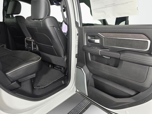 New 2026 RAM 2500 Laramie AWD/4WD image 40