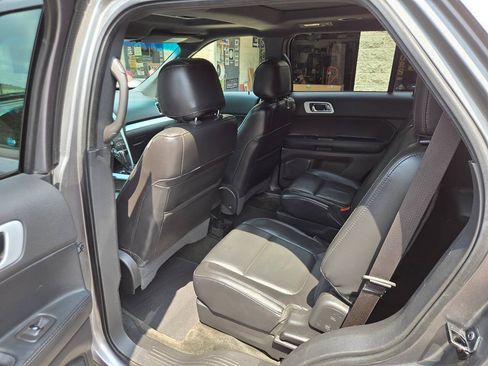 Used 2014 Ford Explorer XLT w/ Equipment Group 202A AWD/4WD image 10