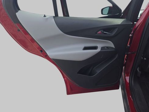 Used 2020 Chevrolet Equinox LT image 16