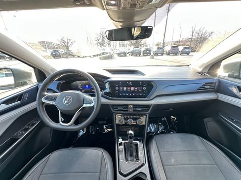 Used 2024 Volkswagen Taos SE image 21