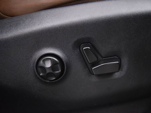 Used 2017 Chrysler Pacifica Limited FWD image 32