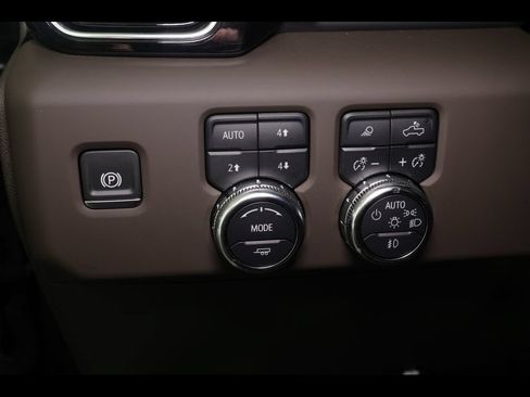 Used 2025 GMC Sierra 3500 Denali w/ Denali Reserve Package AWD/4WD image 18