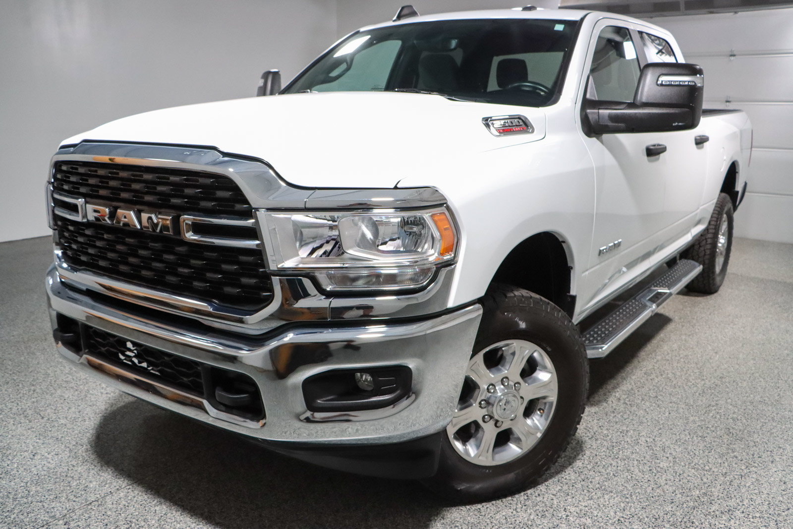 Used 2024 RAM 2500 Big Horn AWD/4WD image 32