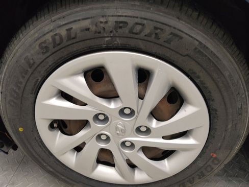 Used 2019 Hyundai Elantra SE FWD image 31