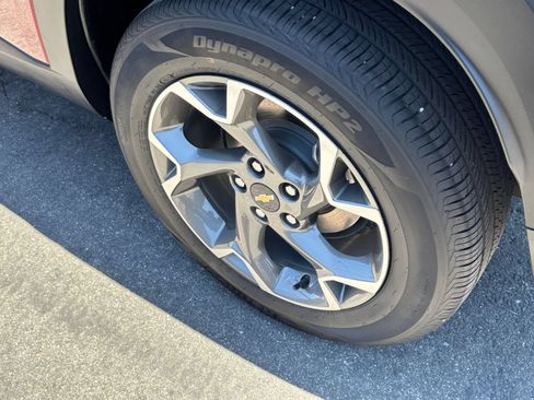 Used 2025 Chevrolet Trax LT FWD image 31