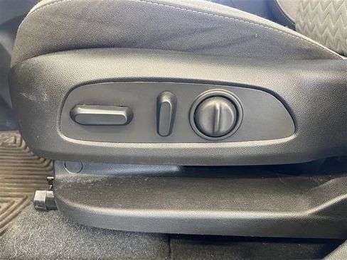 Used 2023 Chevrolet Equinox LT image 13