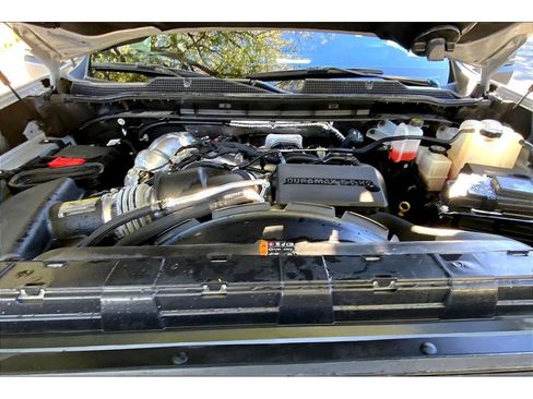 Used 2024 Chevrolet Silverado 2500 ZR2 w/ Technology Package image 12