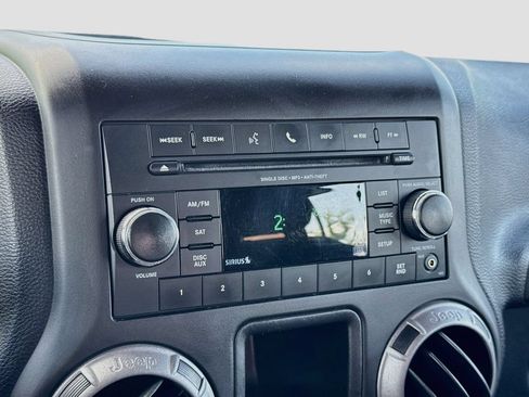 Used 2016 Jeep Wrangler Unlimited Sport w/ Connectivity Group AWD/4WD image 15