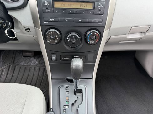 Used 2012 Toyota Corolla L FWD image 27