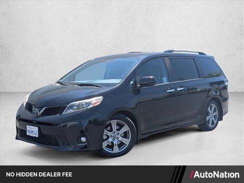 Used 2018 Toyota Sienna SE w/ Carpet Mat Package FWD image 1