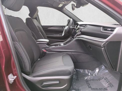 Used 2024 Jeep Grand Cherokee L Laredo RWD image 23