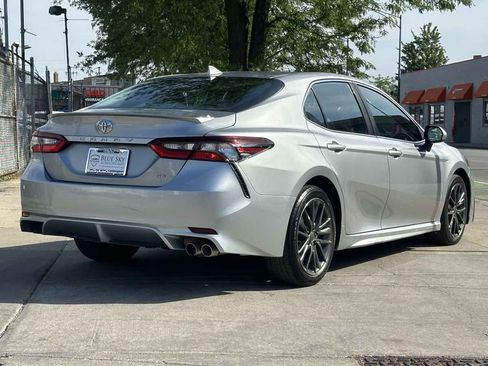 Used 2021 Toyota Camry SE FWD image 5