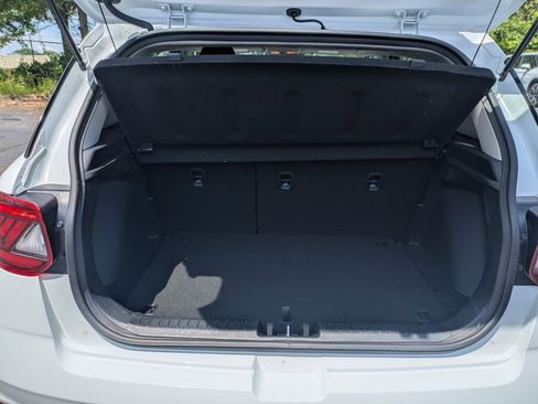 Used 2025 Hyundai Venue SEL FWD image 23