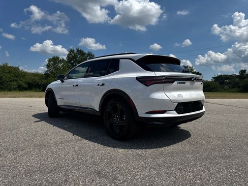 New 2025 Chevrolet Equinox EV RS image 5