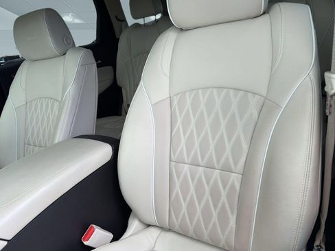 Used 2023 Buick Enclave Avenir w/ Avenir Technology Package AWD/4WD image 28