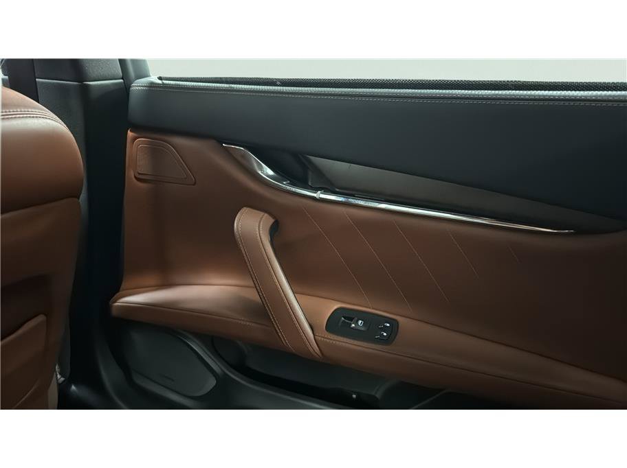 Used 2021 Maserati Quattroporte S RWD image 25