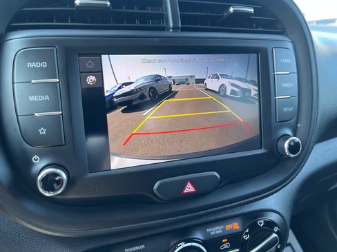 Used 2025 Kia Soul LX w/ LX Technology Package FWD image 18