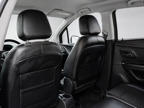 Used 2020 Chevrolet Trax LT w/ LT Convenience Package FWD image 18
