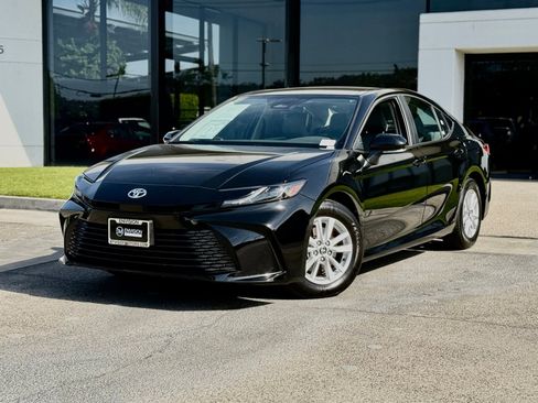 Used 2026 Toyota Camry LE w/ Convenience Package FWD image 2