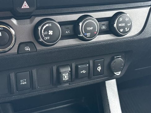 Used 2020 Toyota Tacoma TRD Off-Road image 20