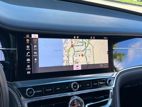 Used 2021 Bentley Flying Spur V8 image 19