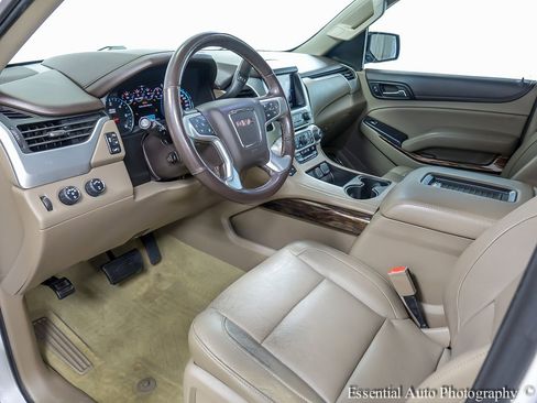 Used 2017 GMC Yukon SLT w/ Premium Edition image 10