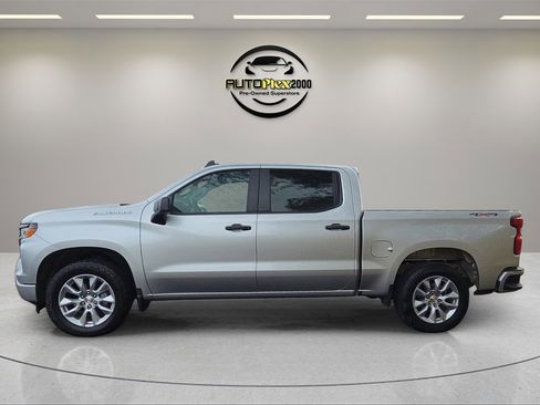 Used 2022 Chevrolet Silverado 1500 Custom image 4