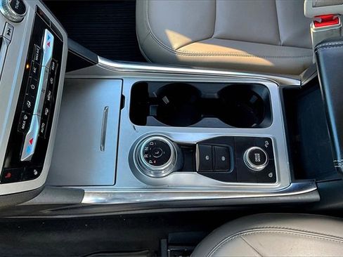 Used 2022 Ford Explorer XLT w/ Equipment Group 202A image 18