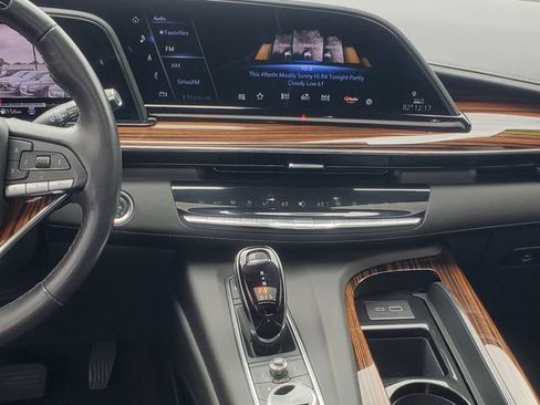 Used 2024 Cadillac Escalade Premium Luxury AWD/4WD image 30