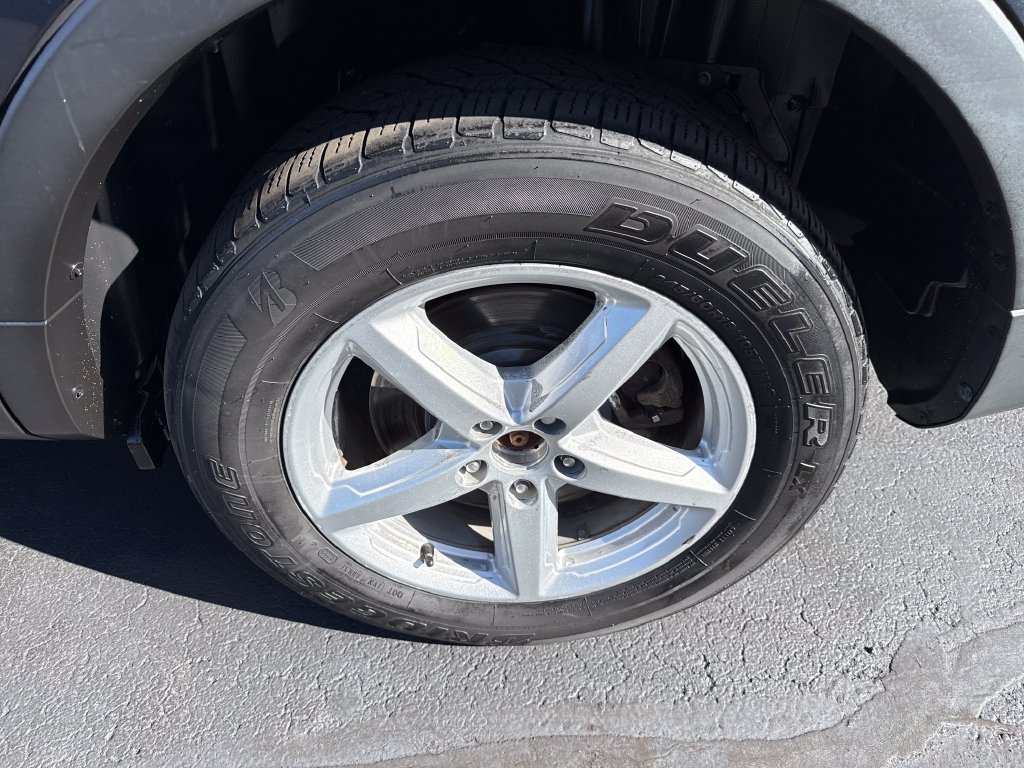 Used 2017 Ford Explorer XLT w/ Equipment Group 202A AWD/4WD image 24