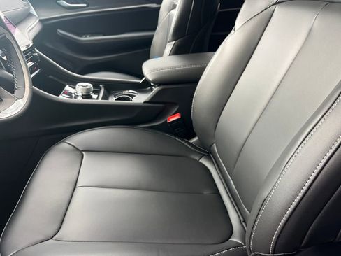 New 2025 Jeep Grand Cherokee Limited w/ Black Appearance Package image 15