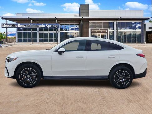 Used 2025 Mercedes-Benz GLC 300 4MATIC image 4