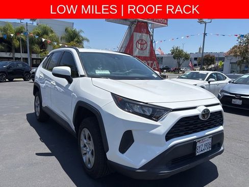 Used 2021 Toyota RAV4 LE FWD image 2