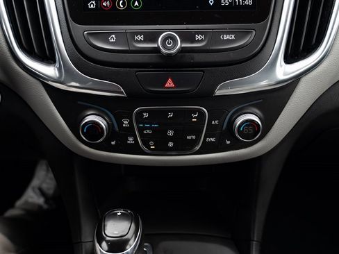 Used 2019 Chevrolet Equinox LT image 16