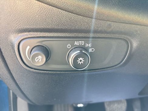 Used 2019 Chevrolet Equinox LT w/ Driver Convenience Package image 11